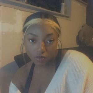 Meet your Posher, Delvena